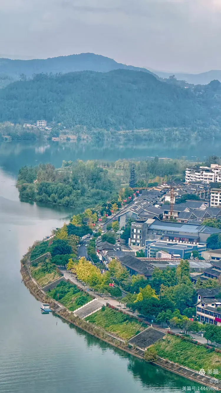 锦屏山:阆中城南的诗意画卷